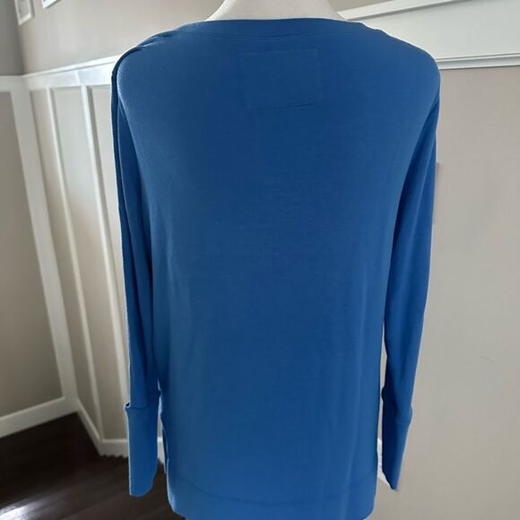 Lilly Pulitzer Fresh Squeeze, Ladder sleeve, Luxletic pullover. - Picture 6 of 7